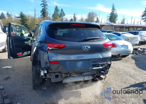 2021 Hyundai Tucson Value z USA, uszkodzony, nr VIN KM8J3CA47MU287359